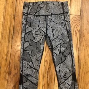 Black and white patterned Lululemon tights